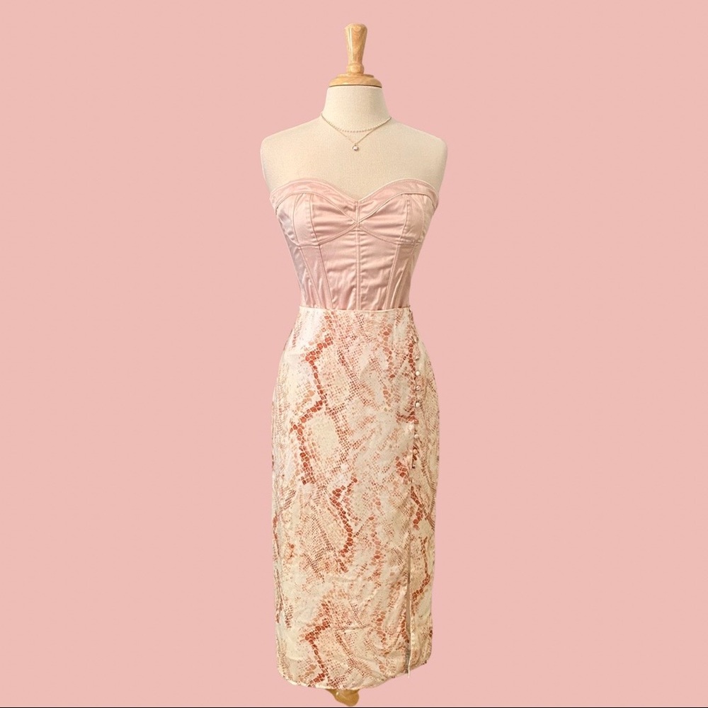 Cupcakes and Cashmere Fairfax Skirt in Soft Beige